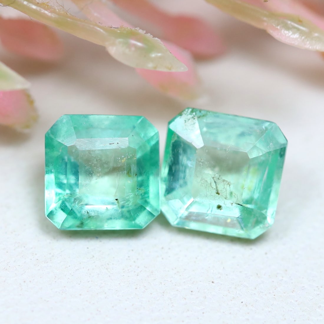 Emerald 0.96Ct Natural Afghanistan Green Emerald Gemstone Pair: Ksmith Jewels Global Welcome to our auction house, today auction brought to you by Ksmith Jewels Global based in Penang, Malaysia specialize in all kinds of opal and color gemstone both in manufacturi