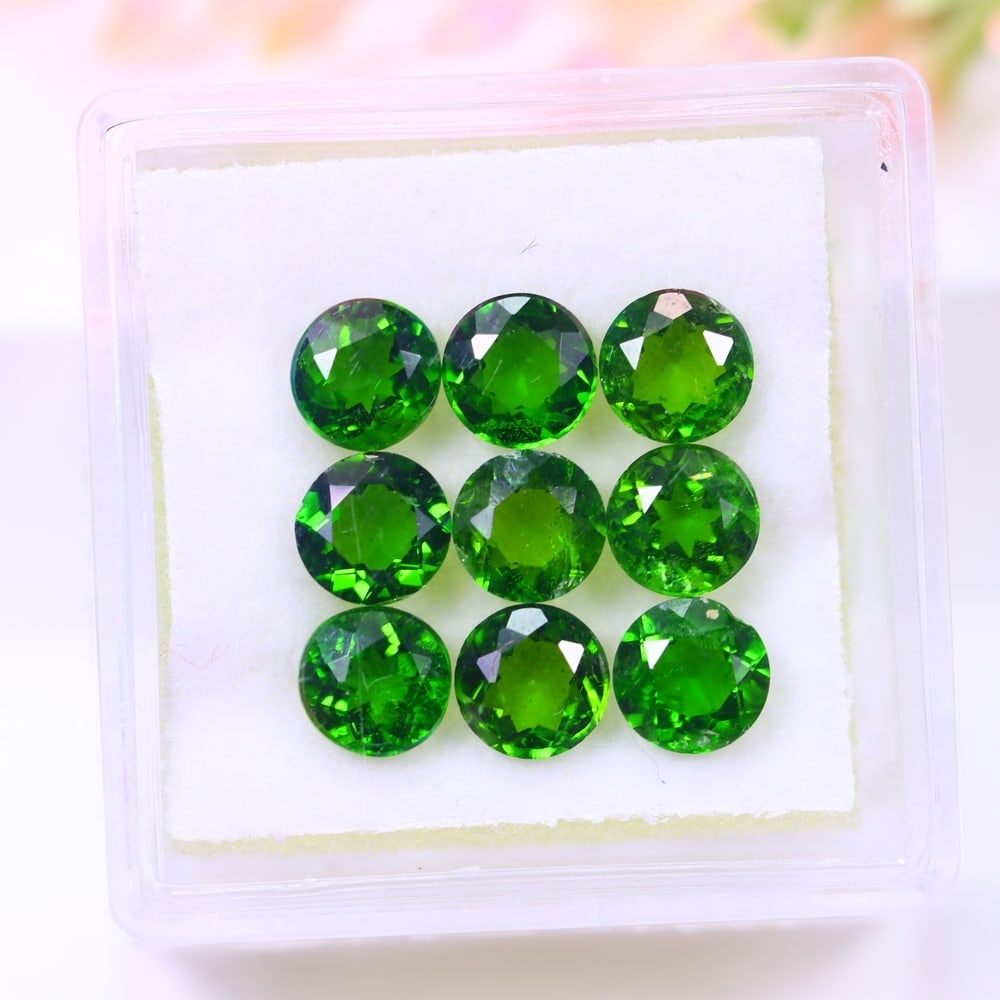 4.37Ct Green Chrome Diopside Set - 4.8mm Round Faceted: Ksmith Jewels Global Welcome to our auction house, today auction brought to you by Ksmith Jewels Global based in Penang, Malaysia specialize in all kinds of opal and color gemstone both in manufacturi
