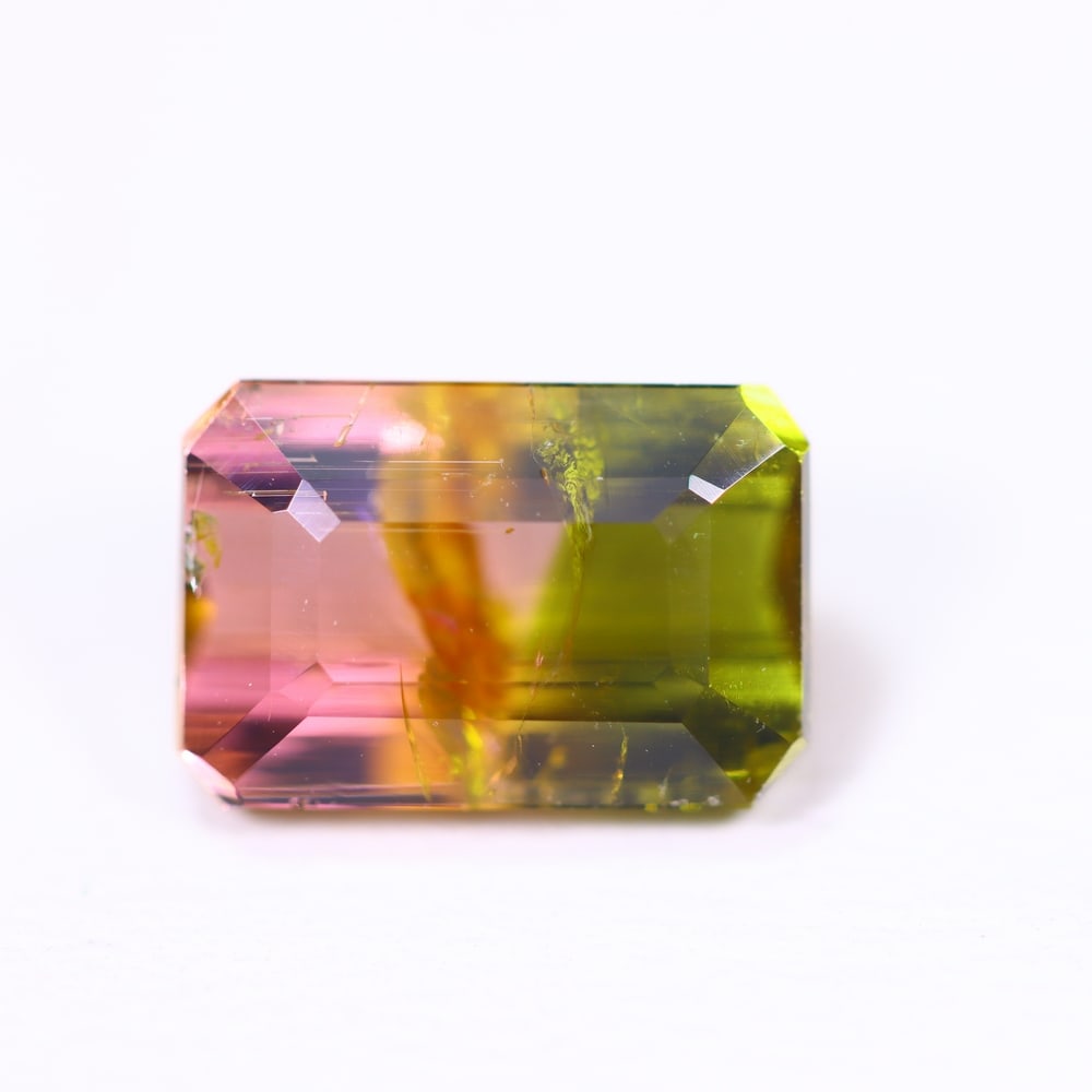 3.23cts Natural Watermelon Tourmaline - Bi-Colour Faceted Cut: Ksmith Jewels Global Welcome to our auction house, today auction brought to you by Ksmith Jewels Global based in Penang, Malaysia specialize in all kinds of opal and color gemstone both in manufacturi