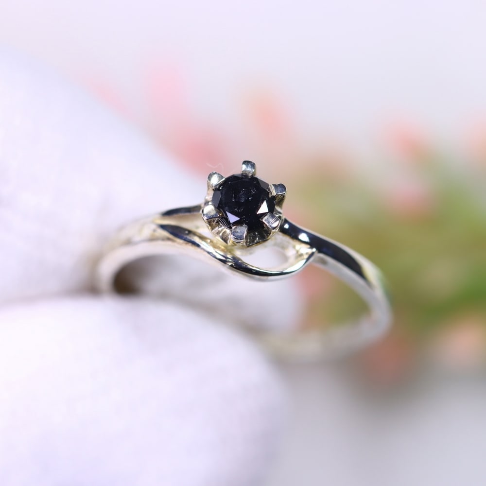 1.20g Natural Diamond Sterling Silver 925 Ring - Size US 4 - Total Diamond 0.19ct: Ksmith Jewels Global Welcome to our auction house, today auction brought to you by Ksmith Jewels Global based in Penang, Malaysia specialize in all kinds of opal, diamond and color gemstone both in ma