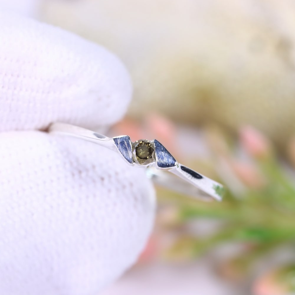 0.75g Natural Diamond Sterling Silver 925 Ring - Size US 5.5 - Total Diamond 0.06ct: Ksmith Jewels Global Welcome to our auction house, today auction brought to you by Ksmith Jewels Global based in Penang, Malaysia specialize in all kinds of opal, diamond and color gemstone both in ma