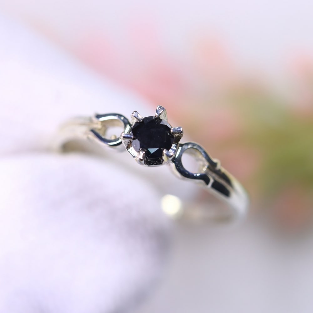 1.24g Natural Diamond Sterling Silver 925 Ring - Size US 4.5 - Total Diamond 0.20ct: Ksmith Jewels Global Welcome to our auction house, today auction brought to you by Ksmith Jewels Global based in Penang, Malaysia specialize in all kinds of opal, diamond and color gemstone both in ma