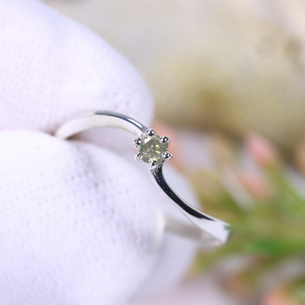 1.07g Natural Diamond Sterling Silver 925 Ring - Size US 6 - Total Diamond 0.09ct: Ksmith Jewels Global Welcome to our auction house, today auction brought to you by Ksmith Jewels Global based in Penang, Malaysia specialize in all kinds of opal, diamond and color gemstone both in ma