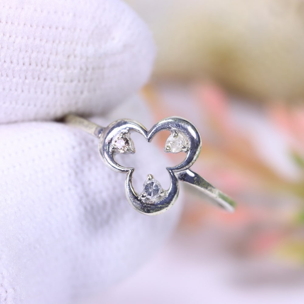 0.86g Natural Diamond Sterling Silver 925 Ring - Size US 6 - Total Diamond 0.07ct: Ksmith Jewels Global Welcome to our auction house, today auction brought to you by Ksmith Jewels Global based in Penang, Malaysia specialize in all kinds of opal, diamond and color gemstone both in ma