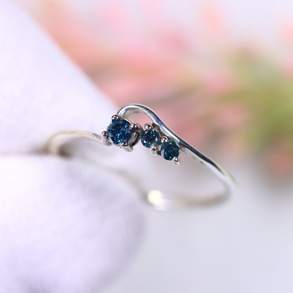 0.82g Natural Diamond Sterling Silver 925 Ring - Size US 5 - Total Diamond 0.11ct: Ksmith Jewels Global Welcome to our auction house, today auction brought to you by Ksmith Jewels Global based in Penang, Malaysia specialize in all kinds of opal, diamond and color gemstone both in ma