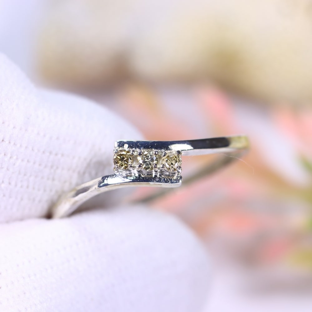 1.02g Natural Diamond Sterling Silver 925 Ring - Size US 6.25 - Total Diamond 0.08ct: Ksmith Jewels Global Welcome to our auction house, today auction brought to you by Ksmith Jewels Global based in Penang, Malaysia specialize in all kinds of opal, diamond and color gemstone both in ma