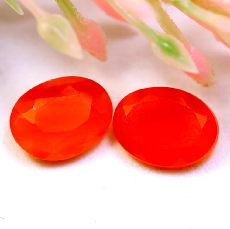1.92Ct Natural 2 Pieces Orange Carnelian Faceted Cut: Ksmith Jewels Global Welcome to our auction house, today auction brought to you by Ksmith Jewels Global based in Penang, Malaysia specialize in all kinds of opal and color gemstone both in manufacturi