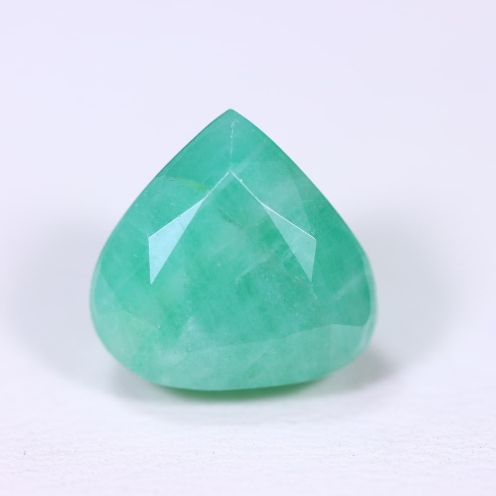 6.43Ct Brazilian Sakota Emerald - Natural Emerald: Ksmith Jewels Global Welcome to our auction house, today auction brought to you by Ksmith Jewels Global based in Penang, Malaysia specialize in all kinds of opal and color gemstone both in manufacturi