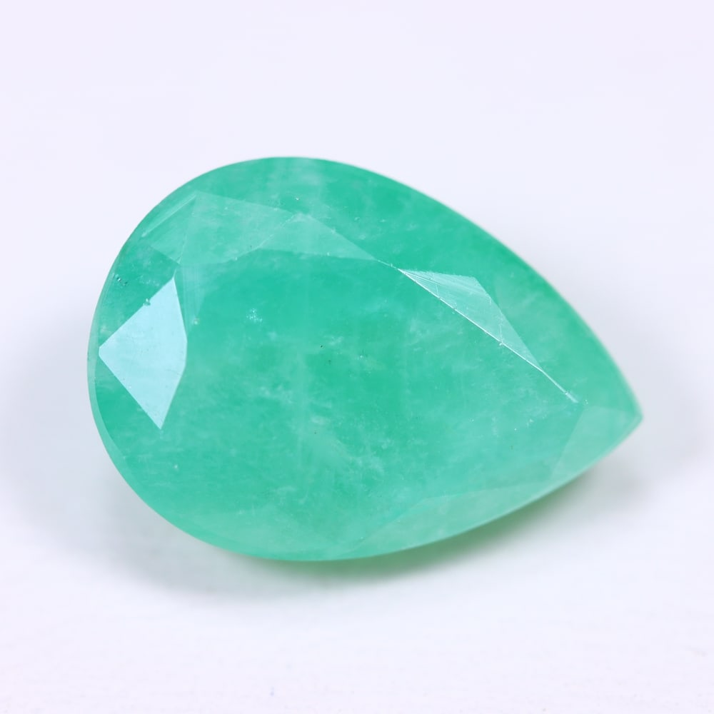 6.56Ct Brazilian Sakota Emerald - Natural Emerald: Ksmith Jewels Global Welcome to our auction house, today auction brought to you by Ksmith Jewels Global based in Penang, Malaysia specialize in all kinds of opal and color gemstone both in manufacturi