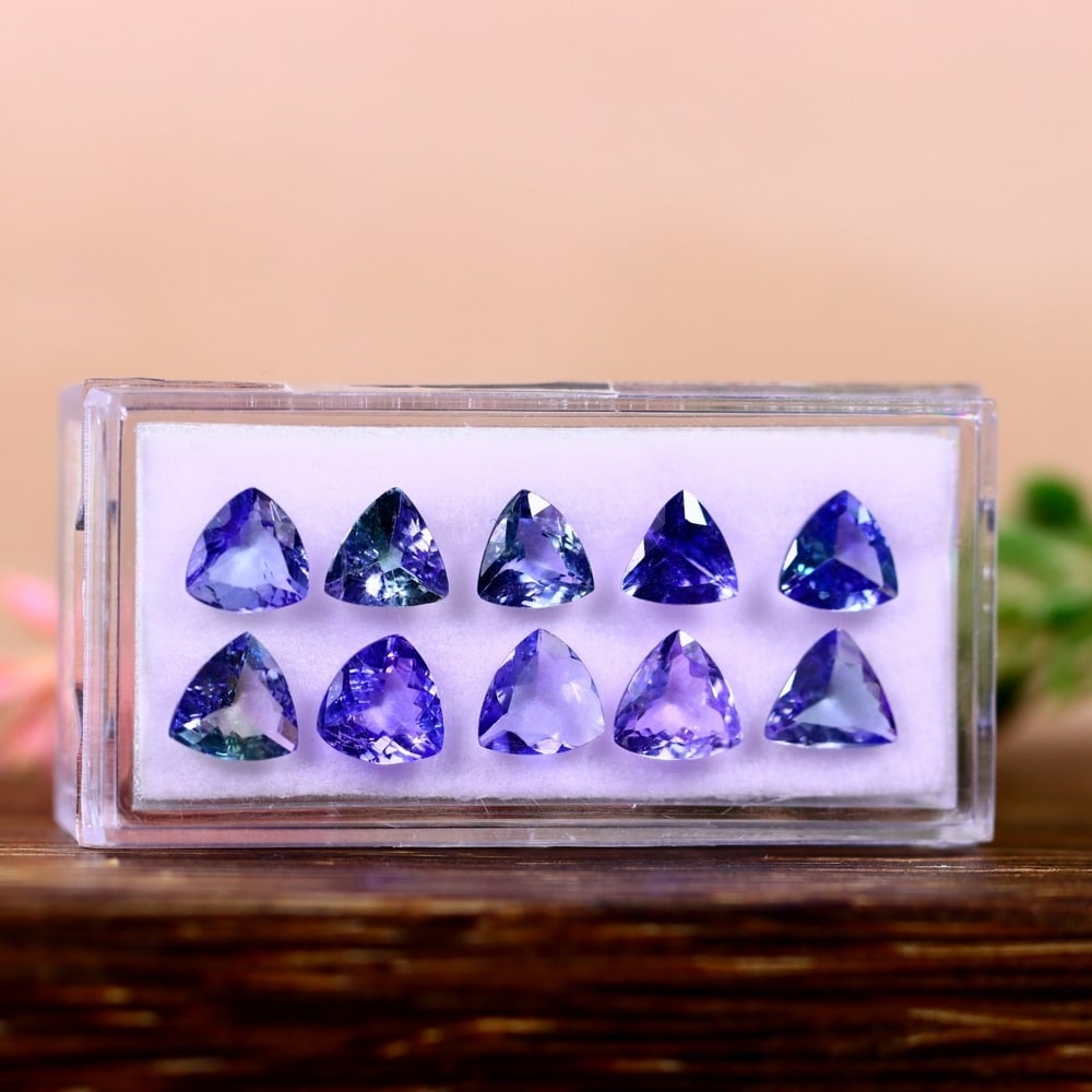 9.01Ct Tanzanite Set - Polished Faceted: Ksmith Jewels Global Welcome to our auction house, today auction brought to you by Ksmith Jewels Global based in Penang, Malaysia specialize in all kinds of opal and color gemstone both in manufacturi