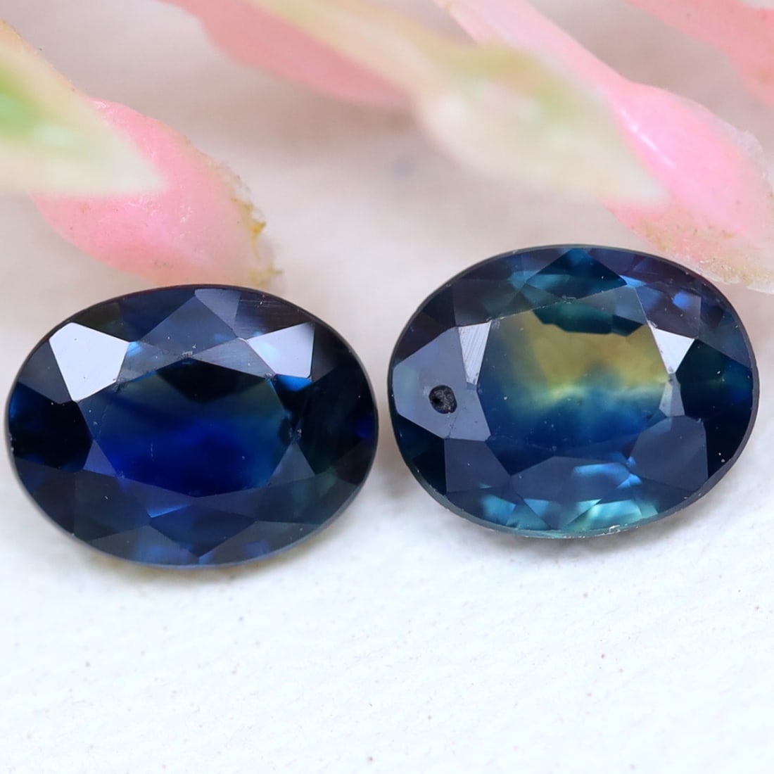 0.72Ct Natural Unheated Bi-color Oval Thailand Sapphire: Ksmith Jewels Global Welcome to our auction house, today auction brought to you by Ksmith Jewels Global based in Penang, Malaysia specialize in all kinds of opal and color gemstone both in manufacturi