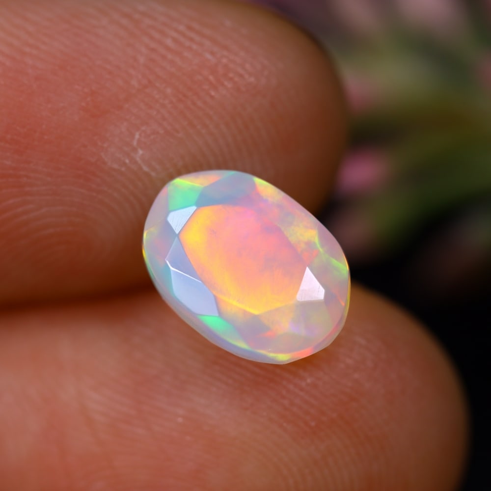 2.09Ct Welo Opal - Ethiopian Opal - Oval Faceted: Ksmith Jewels Global Welcome to our auction house, today auction brought to you by Ksmith Jewels Global based in Penang, Malaysia specialize in all kinds of opal and color gemstone both in manufacturi