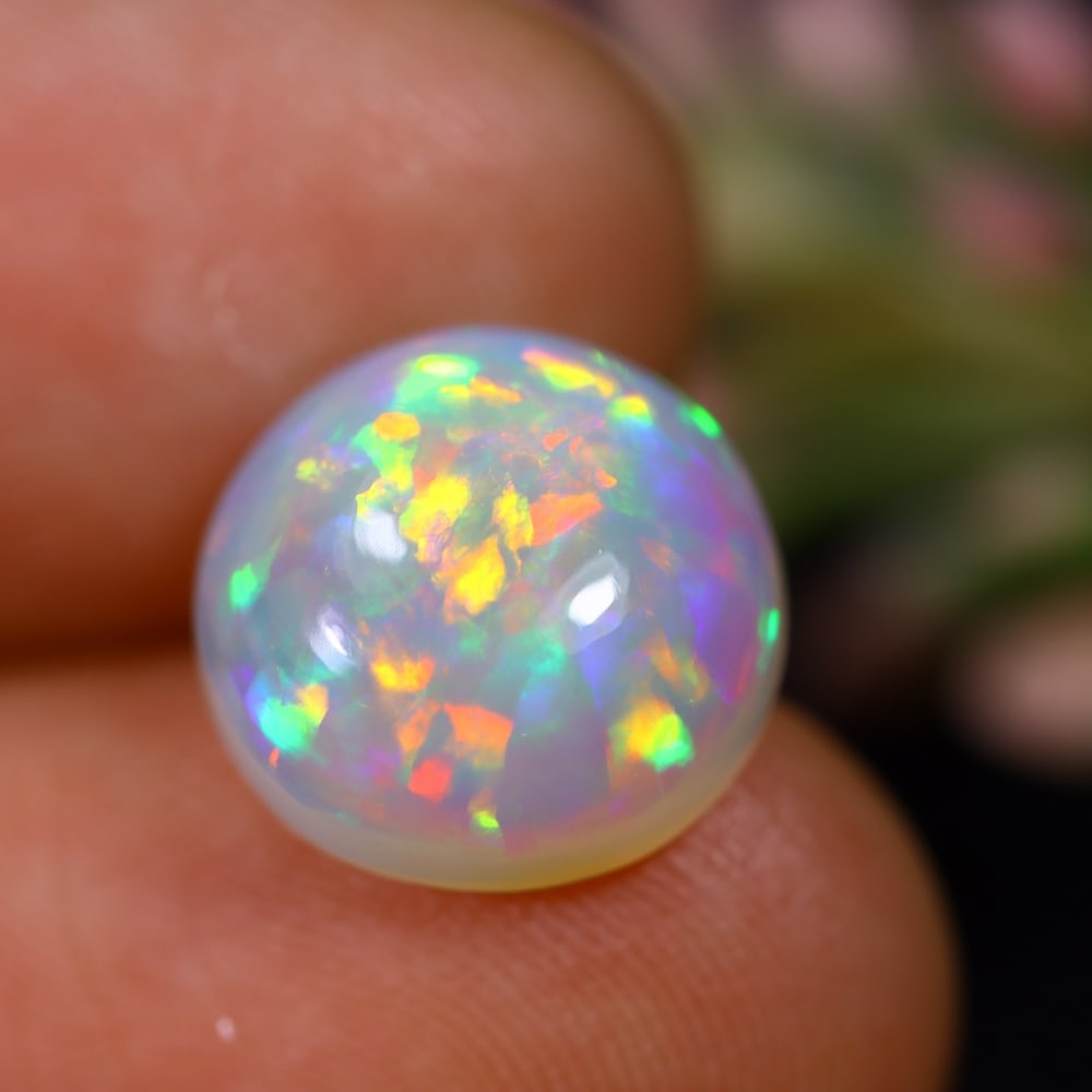 3.62Ct Welo Opal - Ethiopian Opal - Round Cabochon: Ksmith Jewels Global Welcome to our auction house, today auction brought to you by Ksmith Jewels Global based in Penang, Malaysia specialize in all kinds of opal and color gemstone both in manufacturi