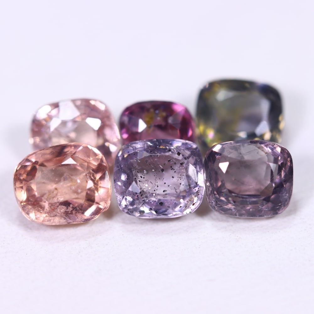 4.84Ct Spinel Set - Polished Faceted: Ksmith Jewels Global Welcome to our auction house, today auction brought to you by Ksmith Jewels Global based in Penang, Malaysia specialize in all kinds of opal and color gemstone both in manufacturi