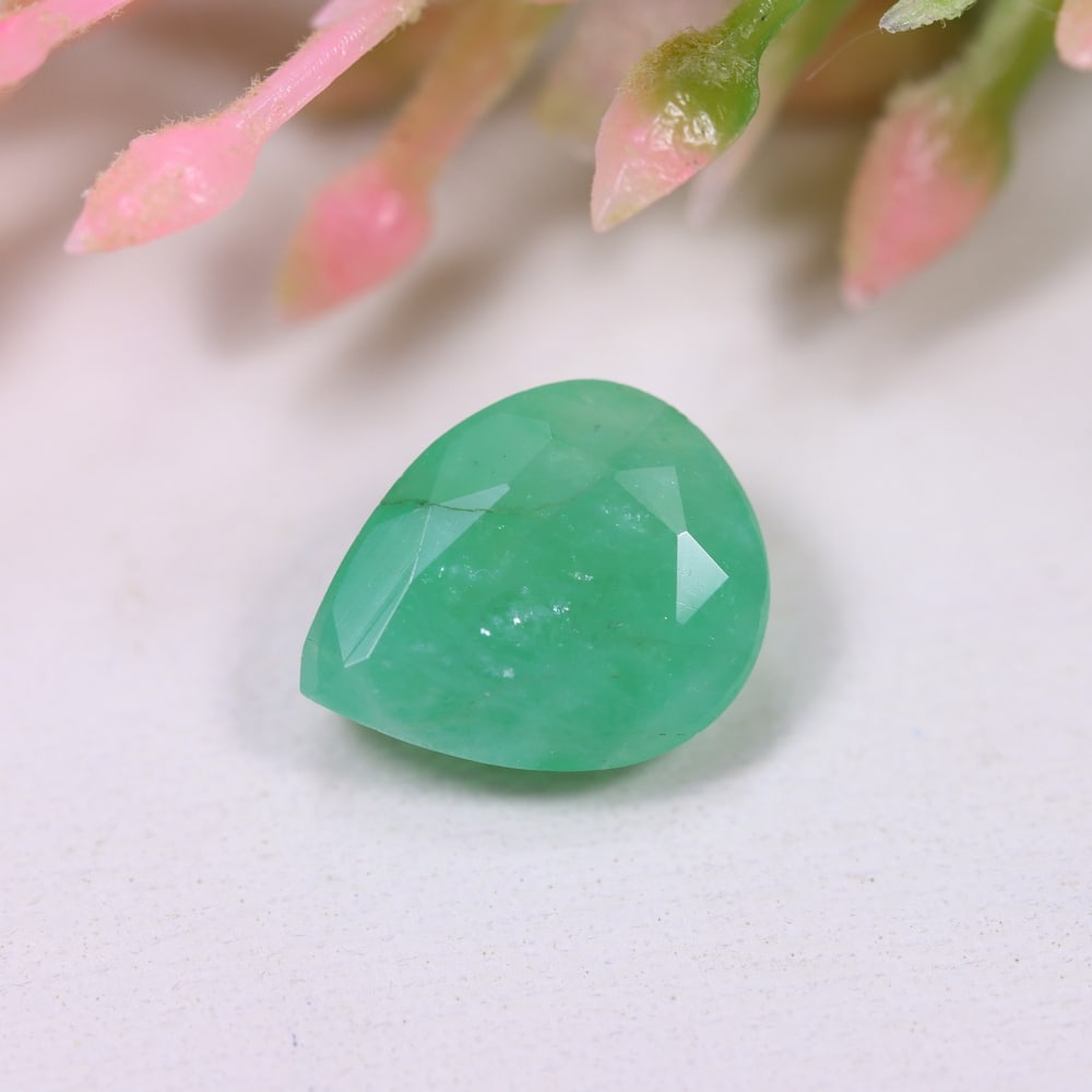 1.82Ct Brazilian Sakota Emerald - Natural Emerald: Ksmith Jewels Global Welcome to our auction house, today auction brought to you by Ksmith Jewels Global based in Penang, Malaysia specialize in all kinds of opal and color gemstone both in manufacturi