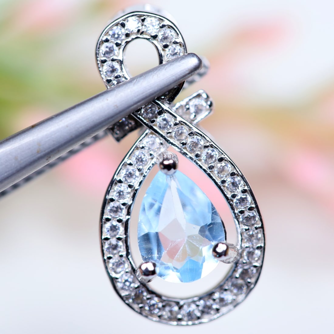 Total Weight of 7.15Ct Natural Sky Blue Topaz & Cubic Zirconia Pendant 925 Sterling Silver: Ksmith Jewels Global Welcome to our auction house, today auction brought to you by Ksmith Jewels Global based in Penang, Malaysia specialize in all kinds of opal and color gemstone both in manufacturi