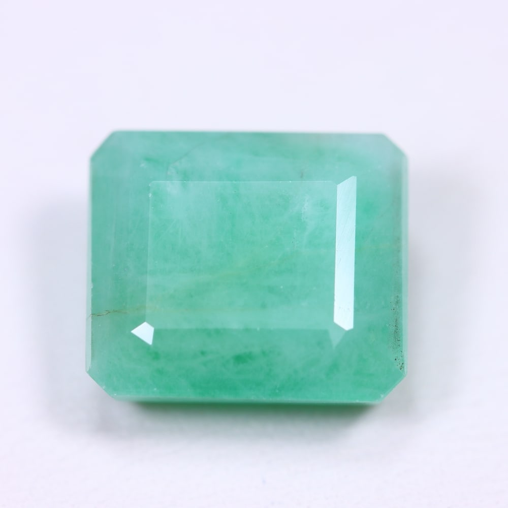 10.21Ct Brazilian Sakota Emerald - Natural Emerald: Ksmith Jewels Global Welcome to our auction house, today auction brought to you by Ksmith Jewels Global based in Penang, Malaysia specialize in all kinds of opal and color gemstone both in manufacturi