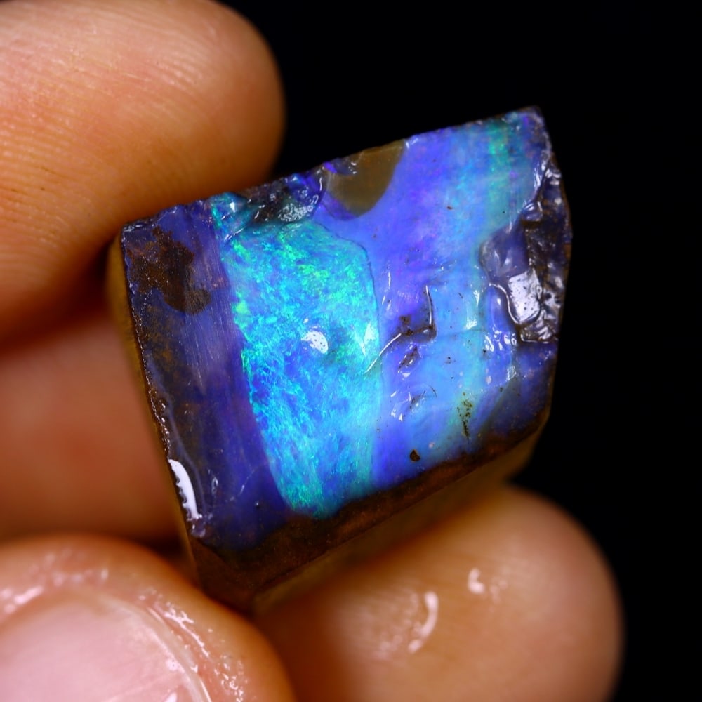 27Ct Winton Boulder Rough Opal - Australian Opal - Freeform Rough: Ksmith Jewels Global Welcome to our auction house, today auction brought to you by Ksmith Jewels Global based in Penang, Malaysia specialize in all kinds of opal and color gemstone both in manufacturi