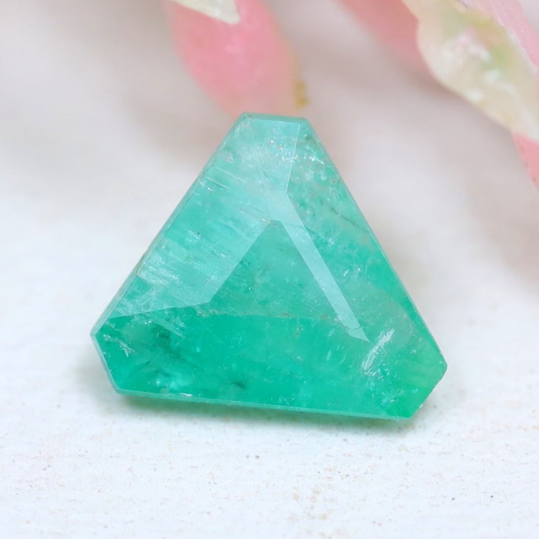 Emerald 0.65Ct Natural Afghanistan Green Emerald Gemstone: Ksmith Jewels Global Welcome to our auction house, today auction brought to you by Ksmith Jewels Global based in Penang, Malaysia specialize in all kinds of opal and color gemstone both in manufacturi