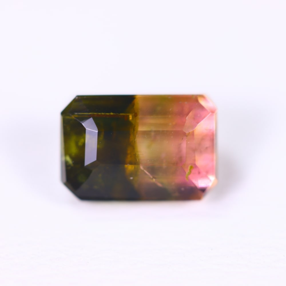 2.27cts Natural Watermelon Tourmaline - Bi-Colour Faceted Cut: Ksmith Jewels Global Welcome to our auction house, today auction brought to you by Ksmith Jewels Global based in Penang, Malaysia specialize in all kinds of opal and color gemstone both in manufacturi