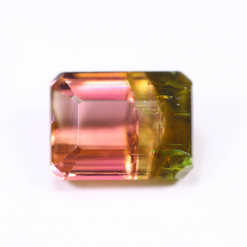4.01cts Natural Watermelon Tourmaline - Bi-Colour Faceted Cut: Ksmith Jewels Global Welcome to our auction house, today auction brought to you by Ksmith Jewels Global based in Penang, Malaysia specialize in all kinds of opal and color gemstone both in manufacturi
