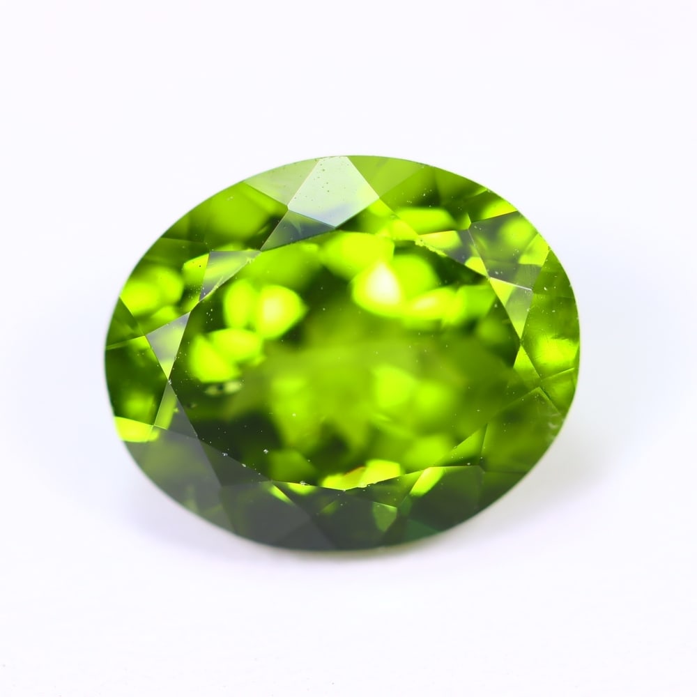 5.78Ct Peridot - Polished Faceted - Oval Faceted: Ksmith Jewels Global Welcome to our auction house, today auction brought to you by Ksmith Jewels Global based in Penang, Malaysia specialize in all kinds of opal and color gemstone both in manufacturi