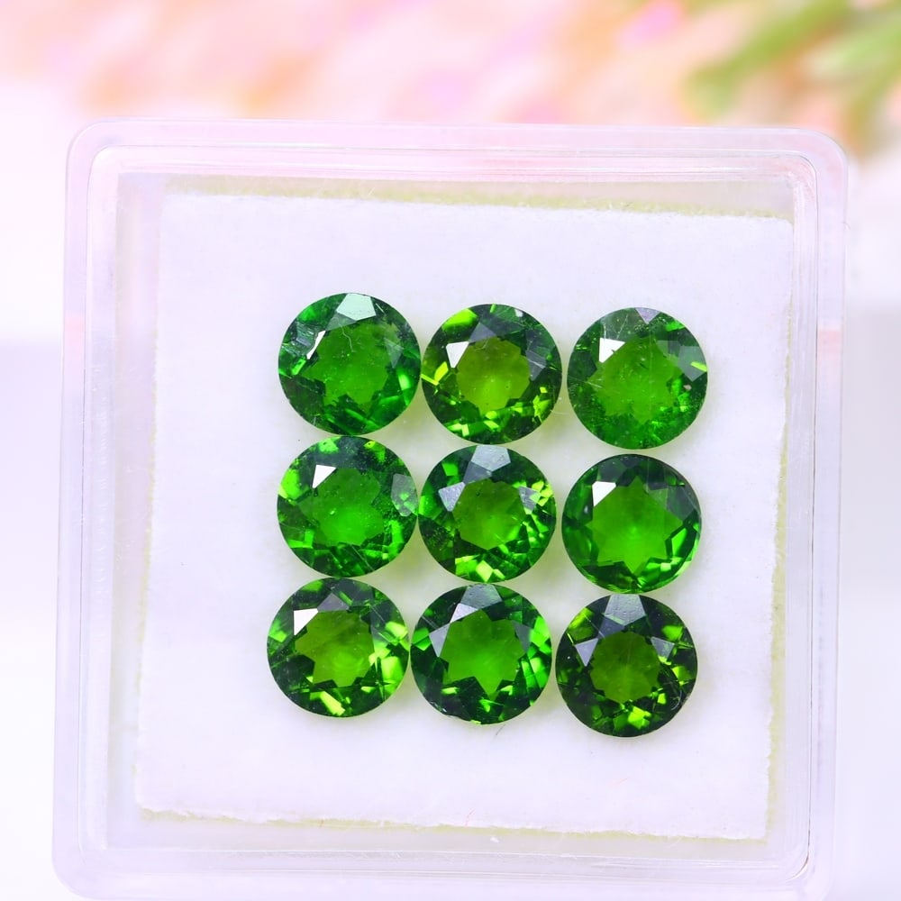3.71Ct Green Chrome Diopside Set - 4.8mm Round Faceted: Ksmith Jewels Global Welcome to our auction house, today auction brought to you by Ksmith Jewels Global based in Penang, Malaysia specialize in all kinds of opal and color gemstone both in manufacturi