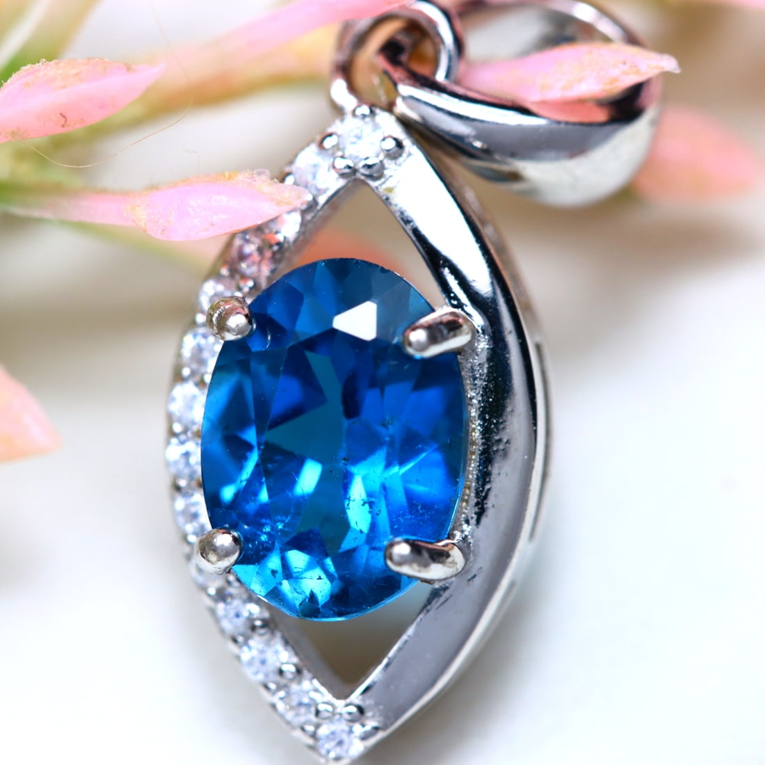 Total Weight of 7.59Cts Natural London Blue Topaz & White Cubic Zirconia Pendant 925 Sterling Silver: Ksmith Jewels Global Welcome to our auction house, today auction brought to you by Ksmith Jewels Global based in Penang, Malaysia specialize in all kinds of opal and color gemstone both in manufacturi