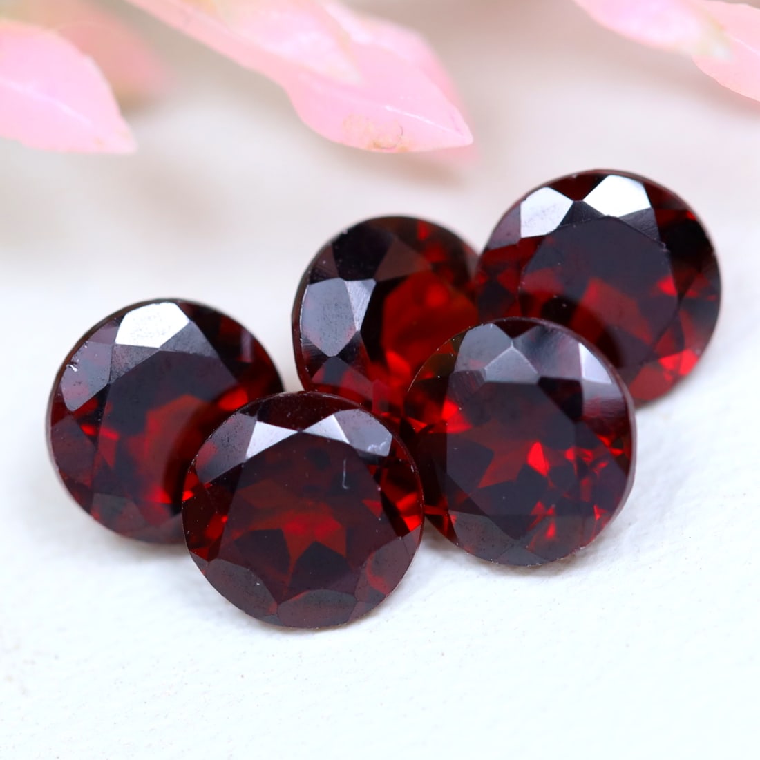 4.00Ct Natural Unheated Red Garnet Lot - Ceylon Gemstone - Round Faceted: Ksmith Jewels Global Welcome to our auction house, today auction brought to you by Ksmith Jewels Global based in Penang, Malaysia specialize in all kinds of opal and color gemstone both in manufacturi