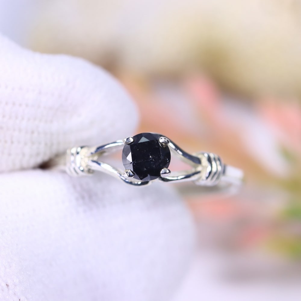1.20g Natural Diamond Sterling Silver 925 Ring - Size US 6.25: Ksmith Jewels Global Welcome to our auction house, today auction brought to you by Ksmith Jewels Global based in Penang, Malaysia specialize in all kinds of opal, diamond and color gemstone both in ma