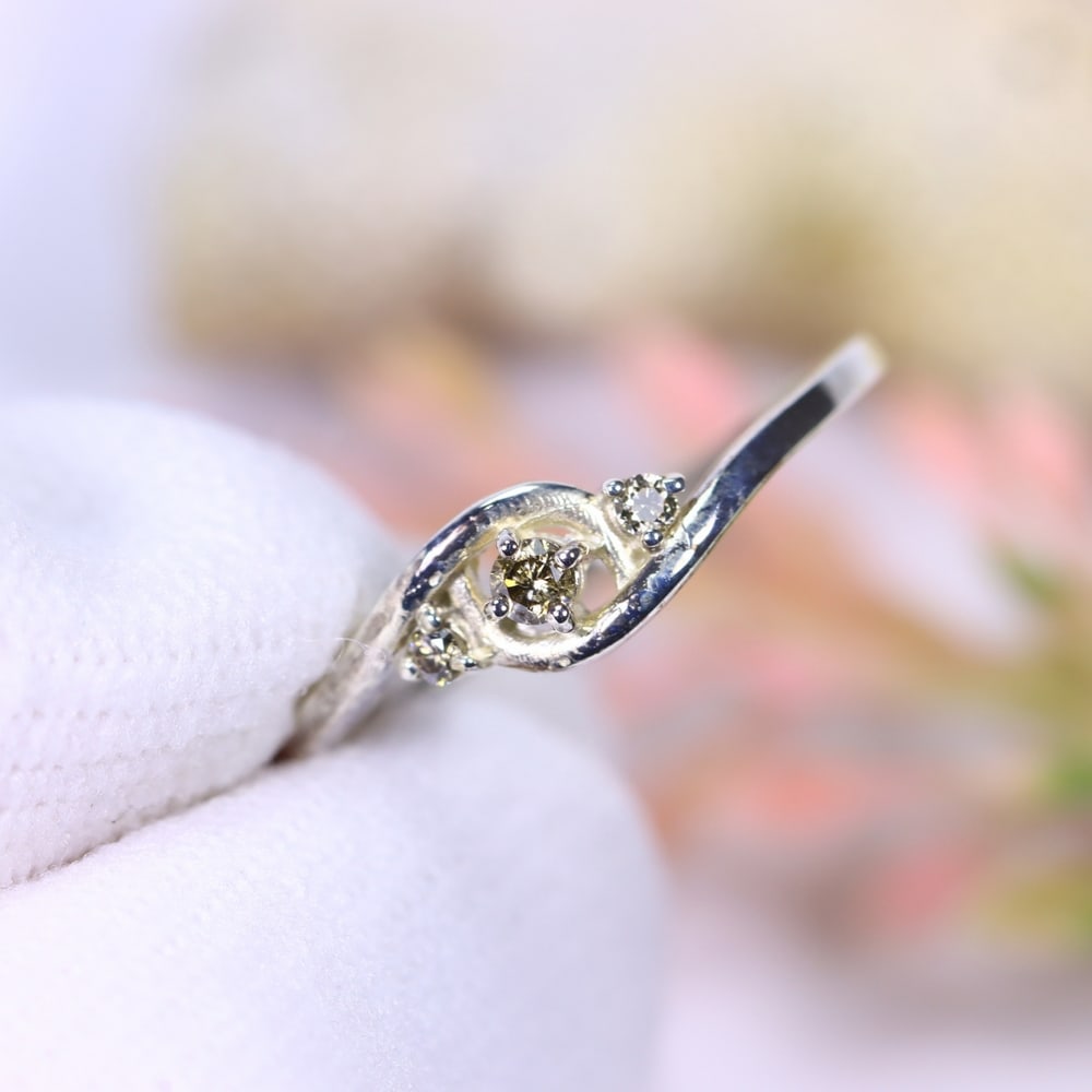1.17g Natural Diamond Sterling Silver 925 Ring - Size US 5 - Total Diamond 0.08ct: Ksmith Jewels Global Welcome to our auction house, today auction brought to you by Ksmith Jewels Global based in Penang, Malaysia specialize in all kinds of opal, diamond and color gemstone both in ma