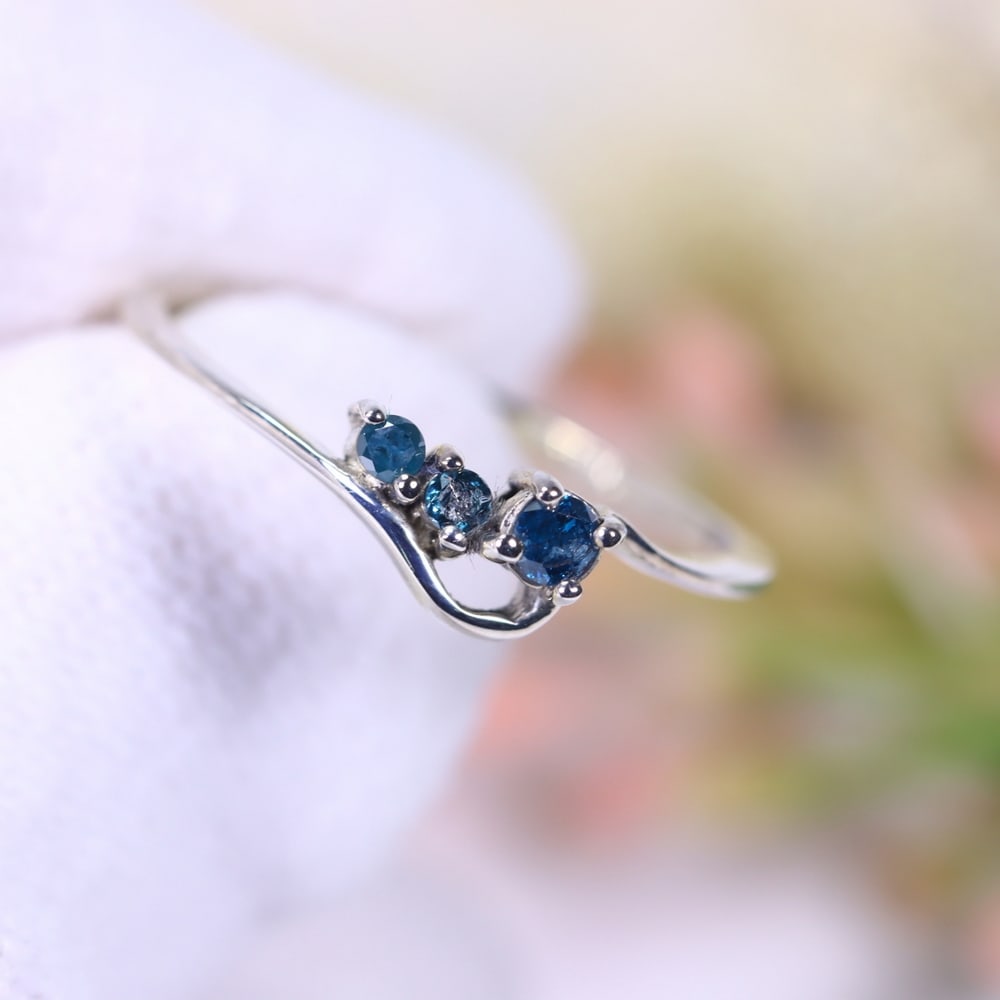 0.86g Natural Diamond Sterling Silver 925 Ring - Size US 5 - Total Diamond 0.11ct: Ksmith Jewels Global Welcome to our auction house, today auction brought to you by Ksmith Jewels Global based in Penang, Malaysia specialize in all kinds of opal, diamond and color gemstone both in ma