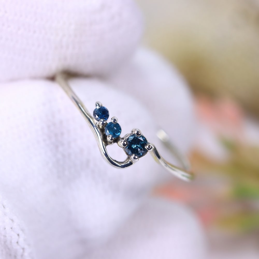 0.84g Natural Diamond Sterling Silver 925 Ring - Size US 5 - Total Diamond 0.11ct: Ksmith Jewels Global Welcome to our auction house, today auction brought to you by Ksmith Jewels Global based in Penang, Malaysia specialize in all kinds of opal, diamond and color gemstone both in ma