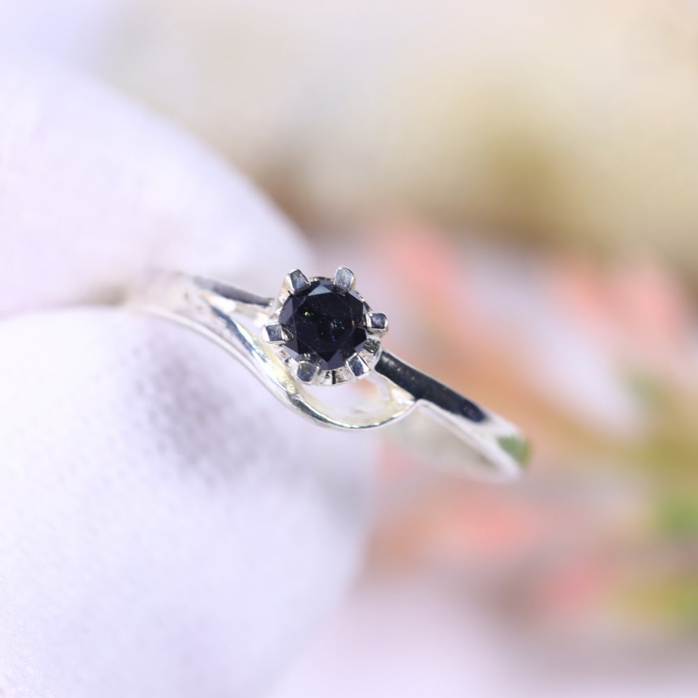 1.21g Natural Diamond Sterling Silver 925 Ring - Size US 4 - Total Diamond 0.19ct: Ksmith Jewels Global Welcome to our auction house, today auction brought to you by Ksmith Jewels Global based in Penang, Malaysia specialize in all kinds of opal, diamond and color gemstone both in ma