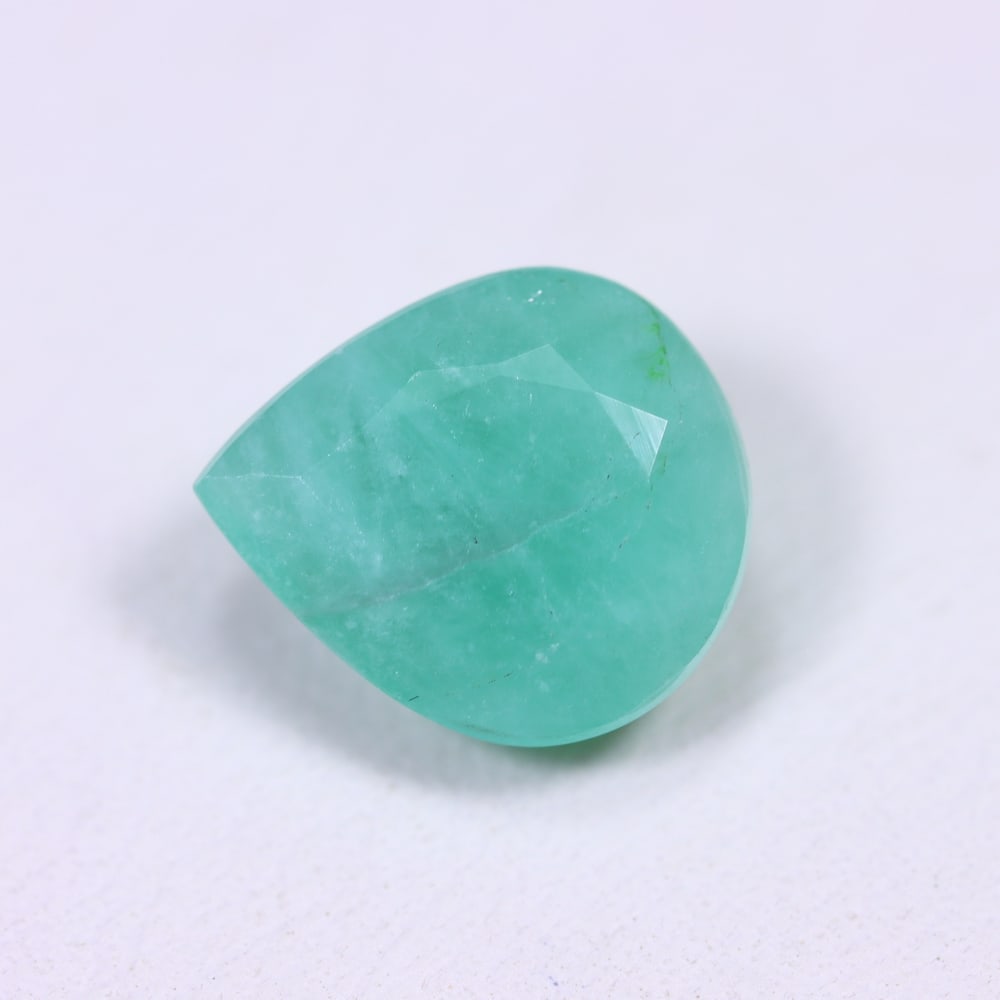 3.56Ct Brazilian Sakota Emerald - Natural Emerald: Ksmith Jewels Global Welcome to our auction house, today auction brought to you by Ksmith Jewels Global based in Penang, Malaysia specialize in all kinds of opal and color gemstone both in manufacturi