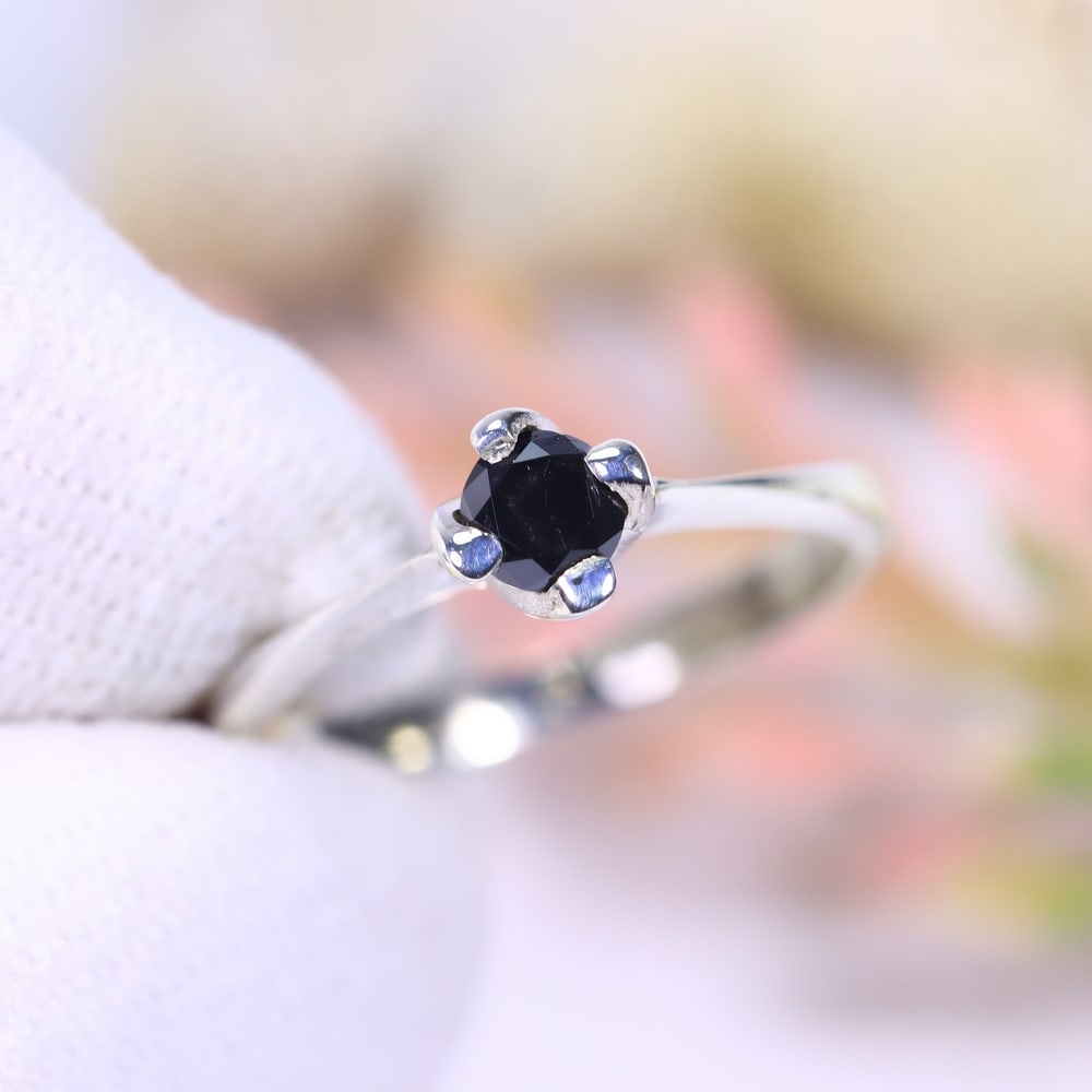 1.50g Natural Diamond Sterling Silver 925 Ring - Size US 5 - Total Diamond 0.33ct: Ksmith Jewels Global Welcome to our auction house, today auction brought to you by Ksmith Jewels Global based in Penang, Malaysia specialize in all kinds of opal, diamond and color gemstone both in ma