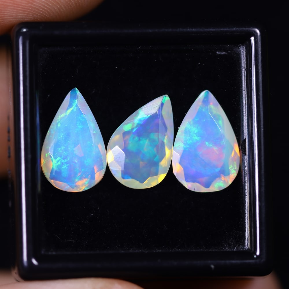 4.41Ct Welo Opal Faceted Set - Ethiopian Opal: Ksmith Jewels Global Welcome to our auction house, today auction brought to you by Ksmith Jewels Global based in Penang, Malaysia specialize in all kinds of opal and color gemstone both in manufacturi
