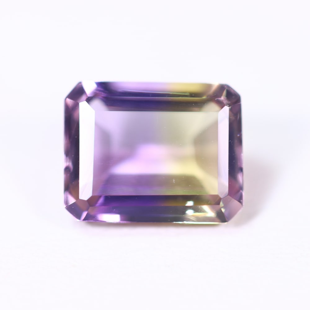 2.29Cts Bi-Colour Ametrine - Polished Faceted Cut: Ksmith Jewels Global Welcome to our auction house, today auction brought to you by Ksmith Jewels Global based in Penang, Malaysia specialize in all kinds of opal and color gemstone both in manufacturi