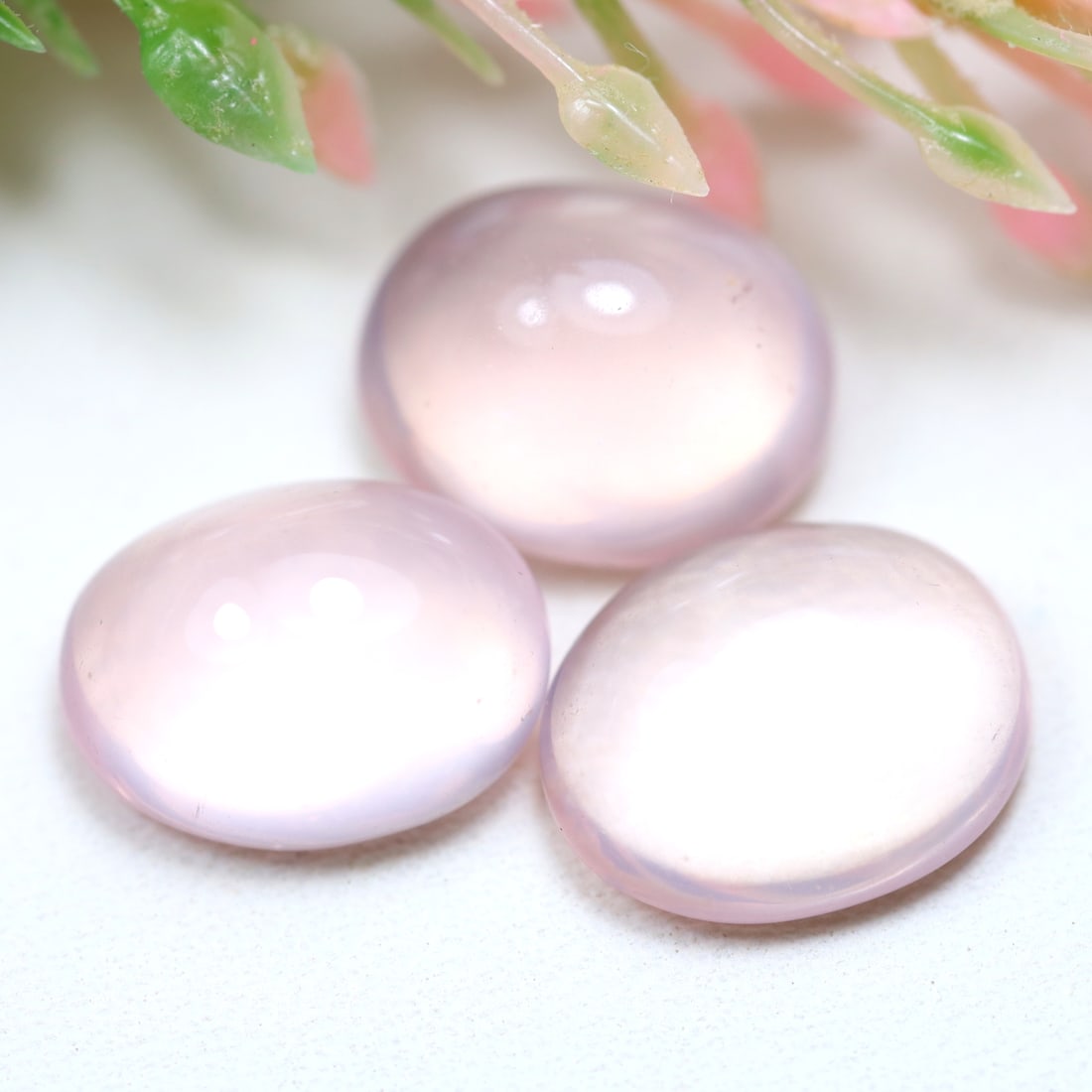 Rose Quartz 14.47Ct Oval Cut Natural Pinkish Rose Quartz Smooth Cabochon Lots: Ksmith Jewels Global Welcome to our auction house, today auction brought to you by Ksmith Jewels Global based in Penang, Malaysia specialize in all kinds of opal and color gemstone both in manufacturi