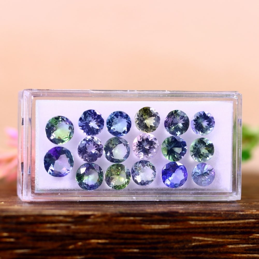14.34Ct Tanzanite Set - Polished Faceted: Ksmith Jewels Global Welcome to our auction house, today auction brought to you by Ksmith Jewels Global based in Penang, Malaysia specialize in all kinds of opal and color gemstone both in manufacturi