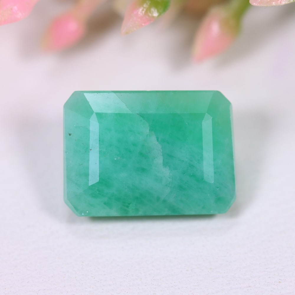 4.50Ct Brazilian Sakota Emerald - Natural Emerald: Ksmith Jewels Global Welcome to our auction house, today auction brought to you by Ksmith Jewels Global based in Penang, Malaysia specialize in all kinds of opal and color gemstone both in manufacturi