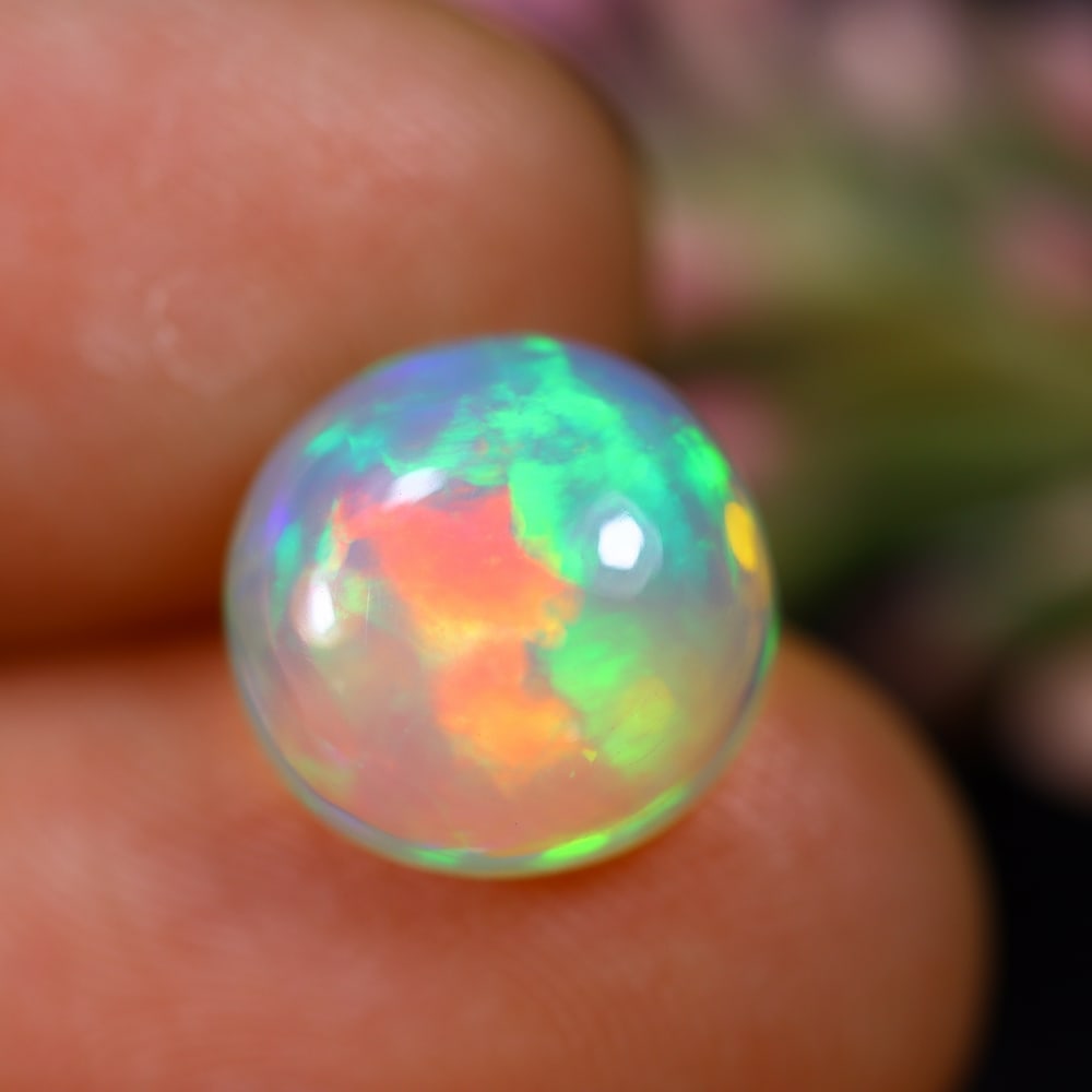 3.58Ct Welo Opal - Ethiopian Opal - Round Cabochon: Ksmith Jewels Global Welcome to our auction house, today auction brought to you by Ksmith Jewels Global based in Penang, Malaysia specialize in all kinds of opal and color gemstone both in manufacturi