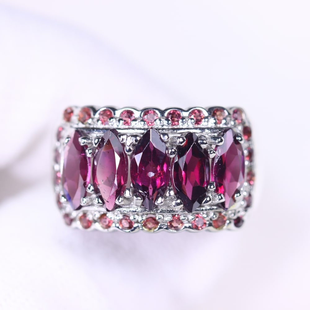 US8.5 Rhodolite Garnet Ring - 925 Sterling Silver - Plated White Gold: Ksmith Jewels Global Welcome to our auction house, today auction brought to you by Ksmith Jewels Global based in Penang, Malaysia specialize in all kinds of opal and color gemstone both in manufacturi
