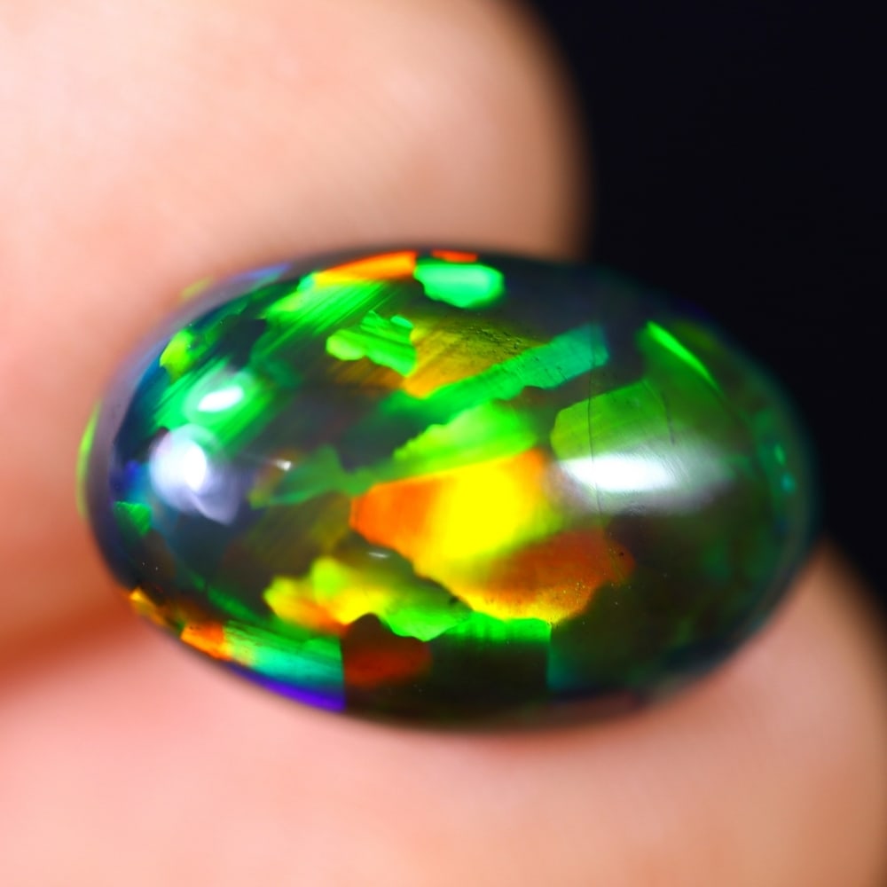 4.57Ct Welo Black Opal Polished - Ethiopian Opal - Oval Cabochon: Ksmith Jewels Global Welcome to our auction house, today auction brought to you by Ksmith Jewels Global based in Penang, Malaysia specialize in all kinds of opal and color gemstone both in manufacturi