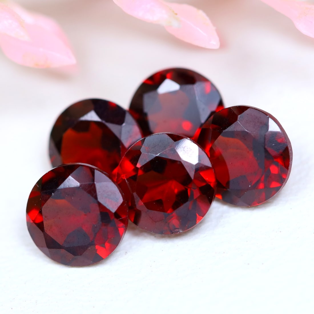 3.91Ct Natural Unheated Red Garnet Lot - Ceylon Gemstone - Round Faceted: Ksmith Jewels Global Welcome to our auction house, today auction brought to you by Ksmith Jewels Global based in Penang, Malaysia specialize in all kinds of opal and color gemstone both in manufacturi