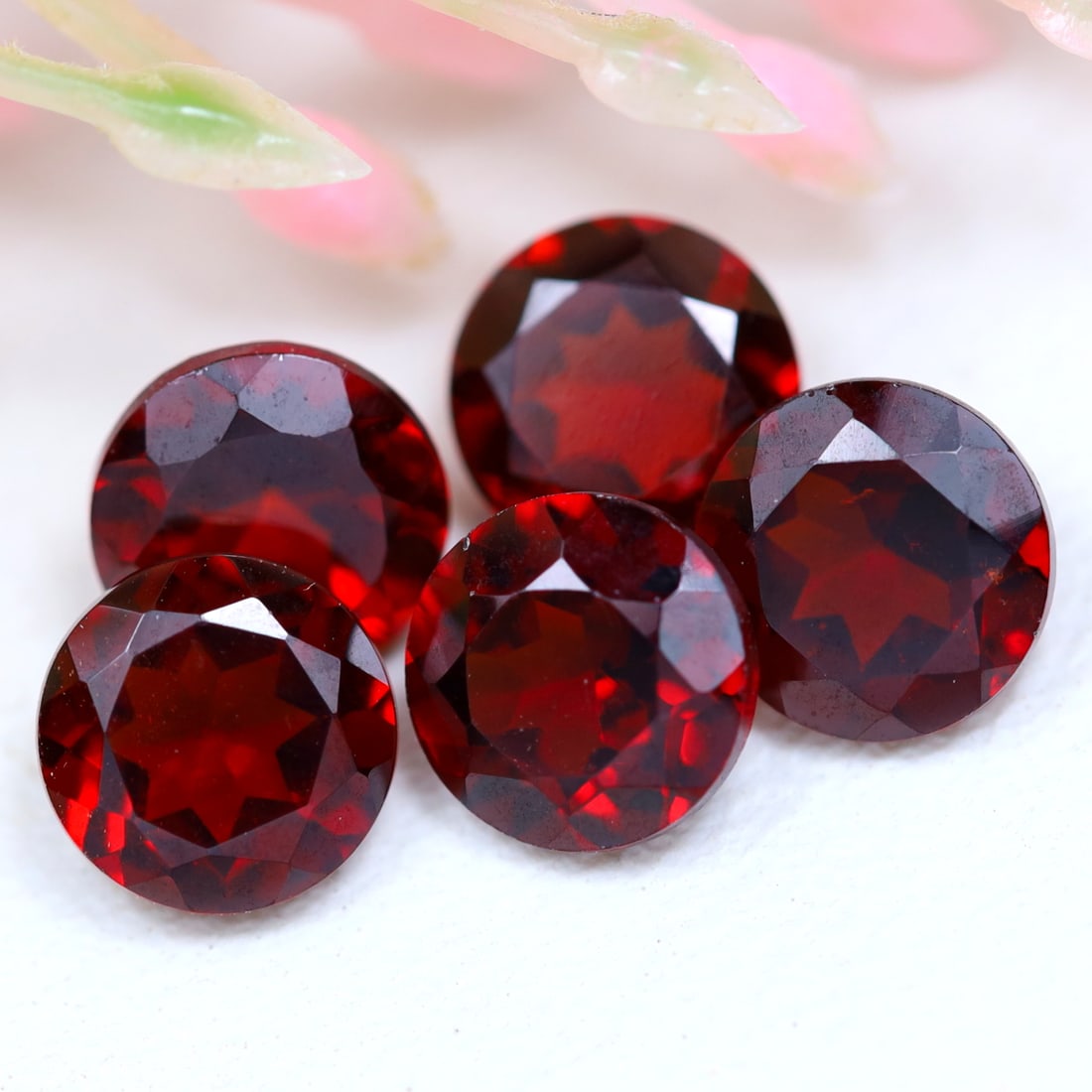 3.84Ct Natural Unheated Red Garnet Lot - Ceylon Gemstone - Round Faceted: Ksmith Jewels Global Welcome to our auction house, today auction brought to you by Ksmith Jewels Global based in Penang, Malaysia specialize in all kinds of opal and color gemstone both in manufacturi