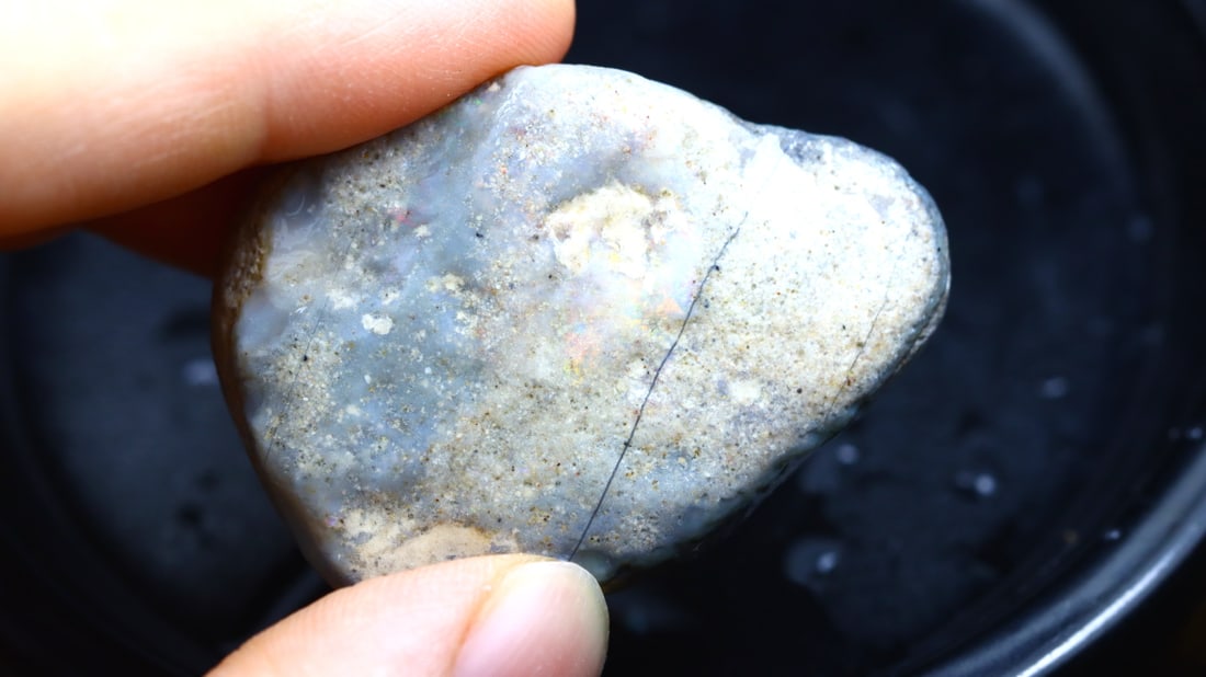 Rare Opal Fossil Lightning Ridge Fossilized Opal 70.94cts 37x30x12MM: Ksmith Jewels Global Welcome to our auction house, today auction brought to you by Ksmith Jewels Global based in Penang, Malaysia specialize in all kinds of opal and color gemstone both in manufacturi