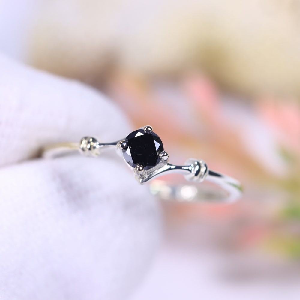 0.96g Natural Diamond Sterling Silver 925 Ring - Size US 6: Ksmith Jewels Global Welcome to our auction house, today auction brought to you by Ksmith Jewels Global based in Penang, Malaysia specialize in all kinds of opal, diamond and color gemstone both in ma