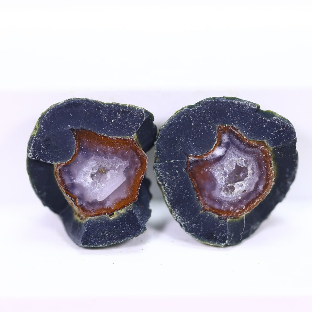 5.77g Mexican Geode Druzy - Mineral Rough: Ksmith Jewels Global Welcome to our auction house, today auction brought to you by Ksmith Jewels Global based in Penang, Malaysia specialize in all kinds of opal and color gemstone both in manufacturi