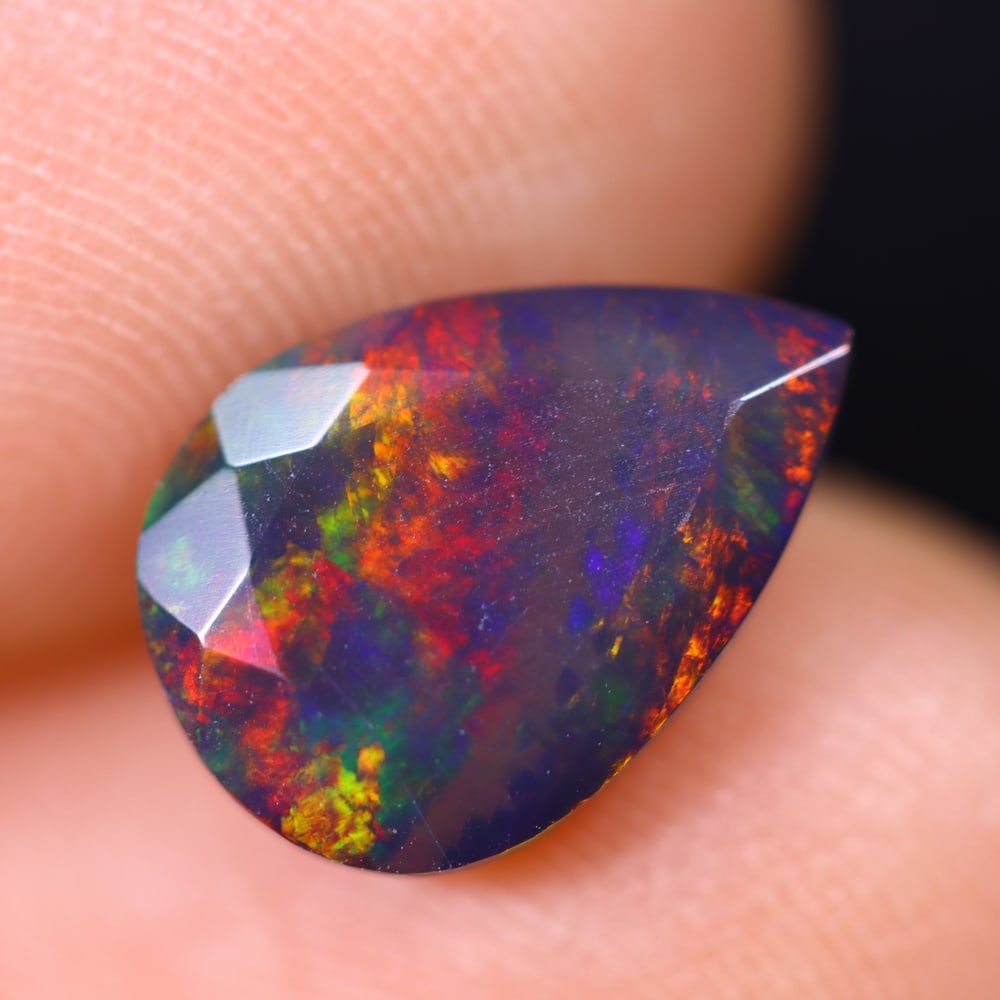 1.61Ct Welo Black Opal Polished - Ethiopian Opal: Ksmith Jewels Global Welcome to our auction house, today auction brought to you by Ksmith Jewels Global based in Penang, Malaysia specialize in all kinds of opal and color gemstone both in manufacturi